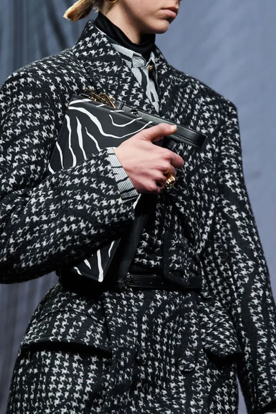 Look 92